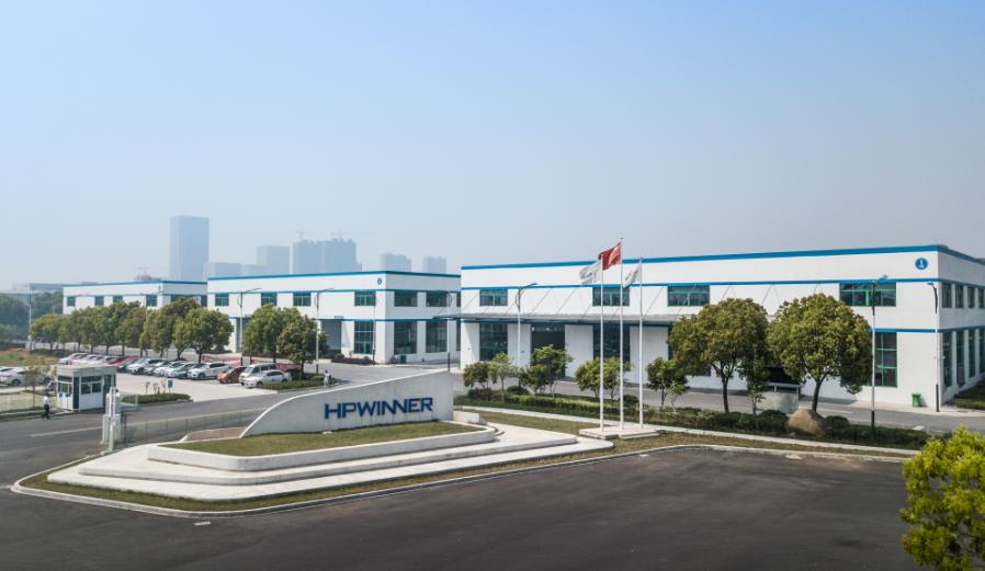 1570850766624318.jpg 2019中国(杭州)道路景观照明创新应用论坛在杭顺利举行 与会人员参观考察沐鸣2智慧工厂.jpg